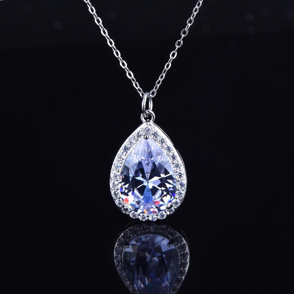 Rhinestone Pendant With FREE Chain Gorgeous